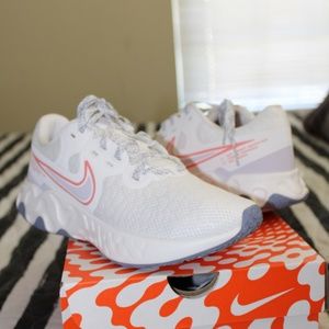 Nike Renew Ride 2 Women's Sneakers *Brand New* Size 8.5